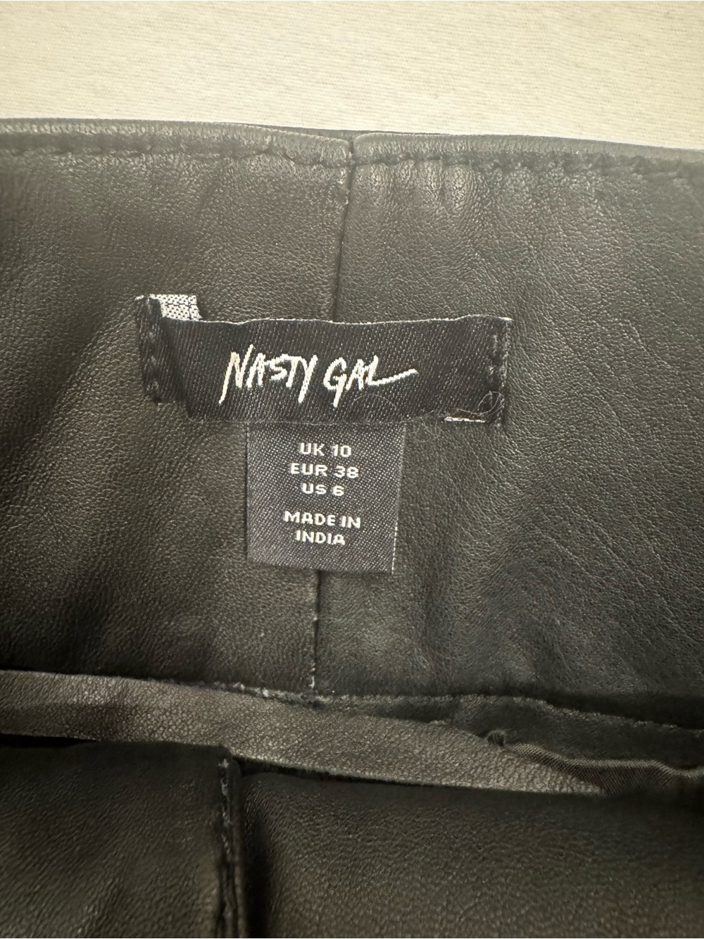 Nasty Gal Genuine Leather Fringe Shorts Women’s 6 Black Western Festival - Picture 3 of 4
